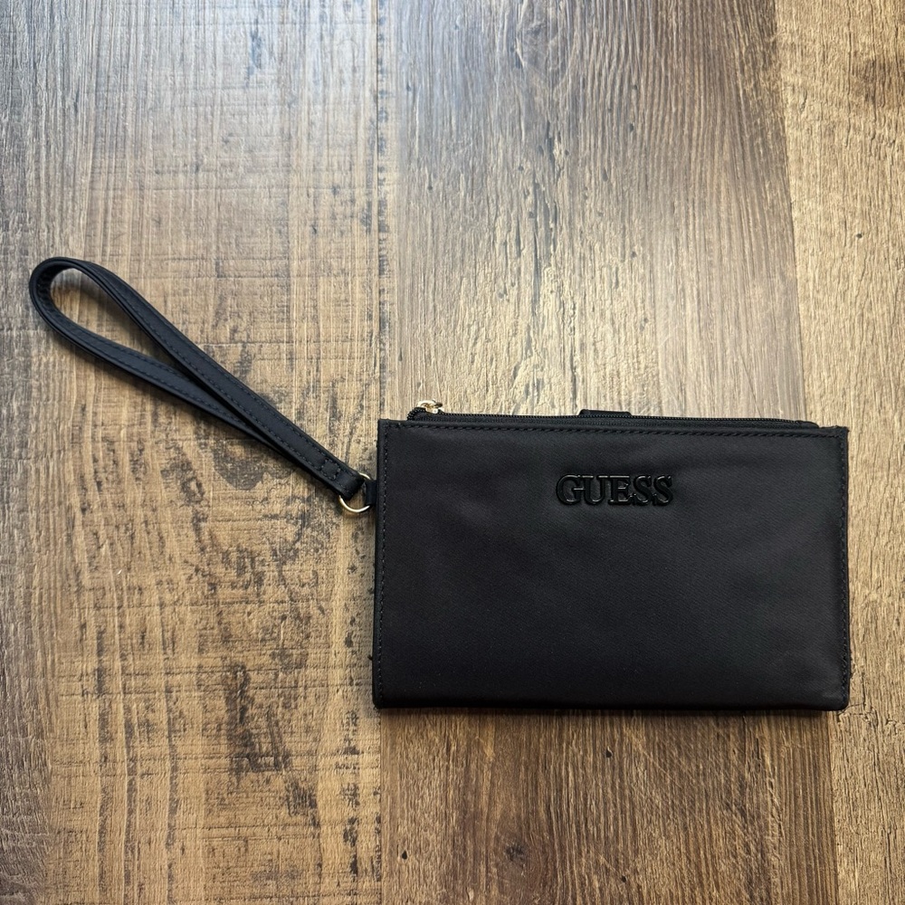 Guess Wristlet
